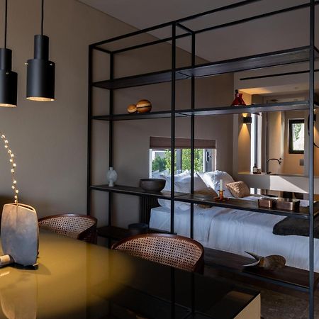 Olea Vouliagmeni Suite Athen Exterior foto