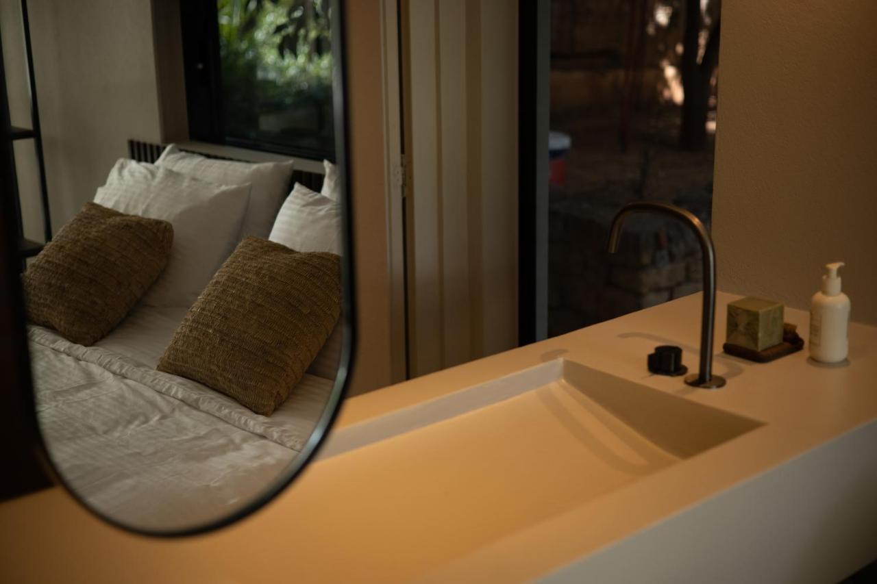 Olea Vouliagmeni Suite Athen Exterior foto