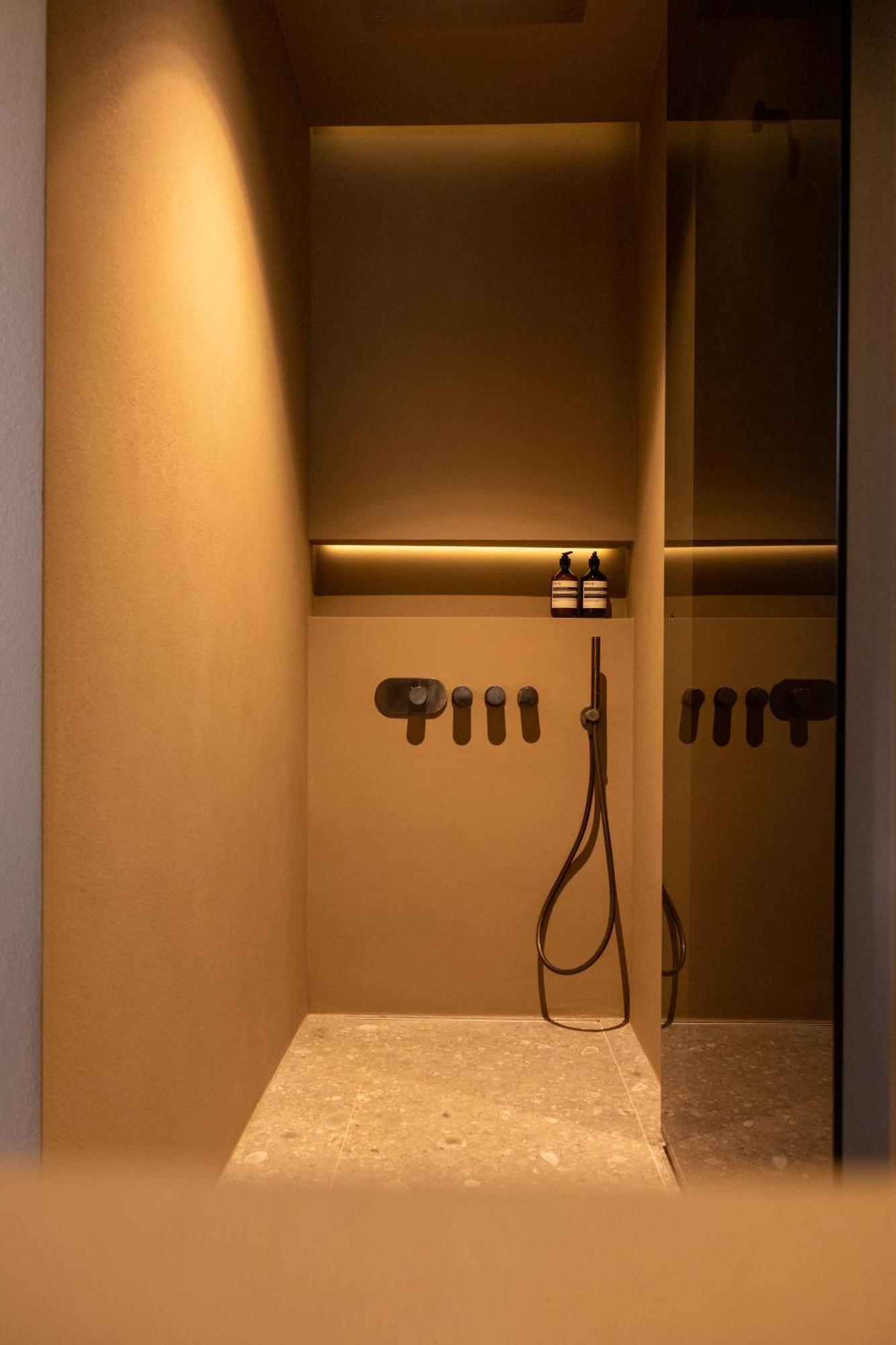 Olea Vouliagmeni Suite Athen Exterior foto