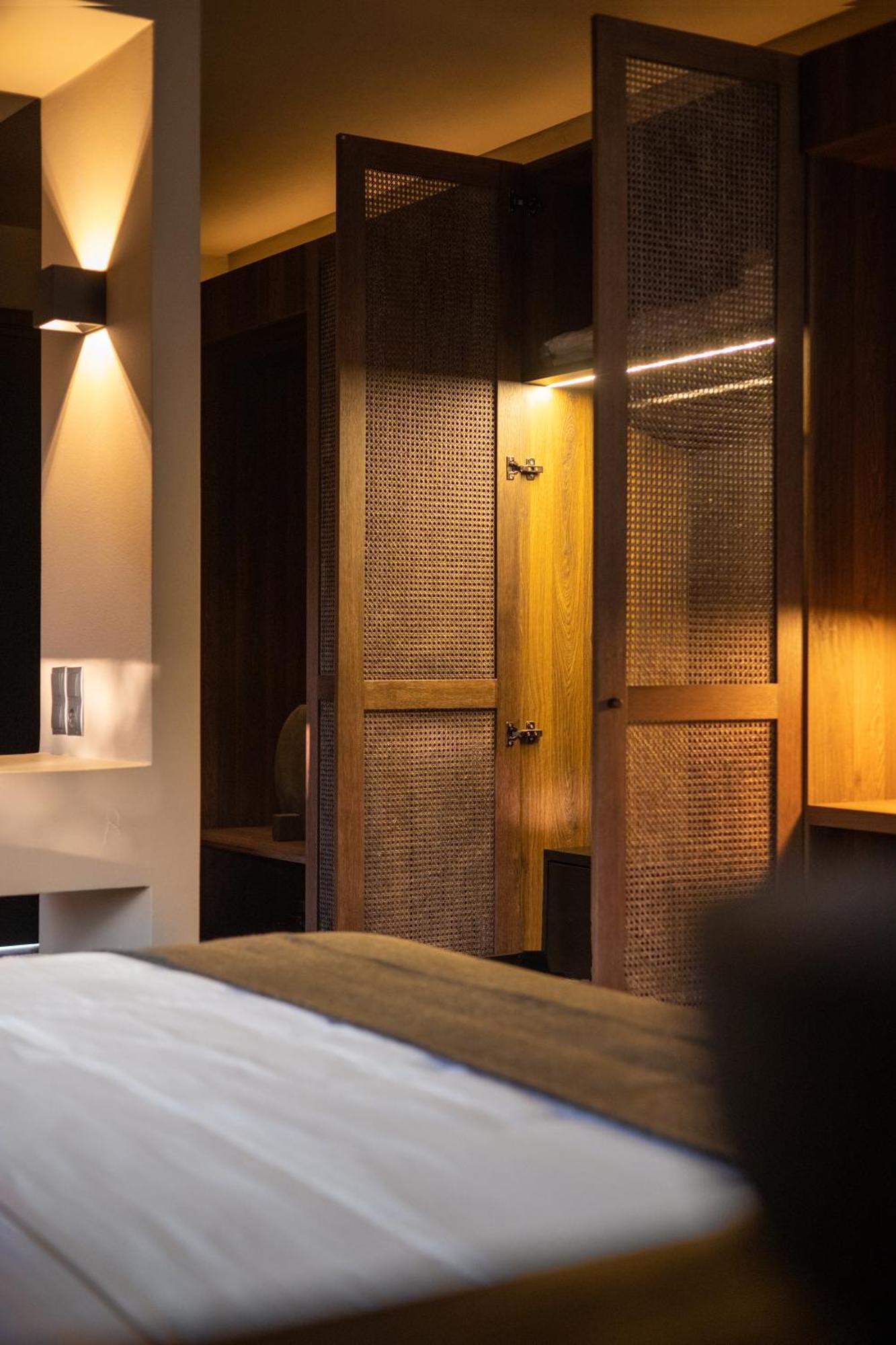 Olea Vouliagmeni Suite Athen Exterior foto